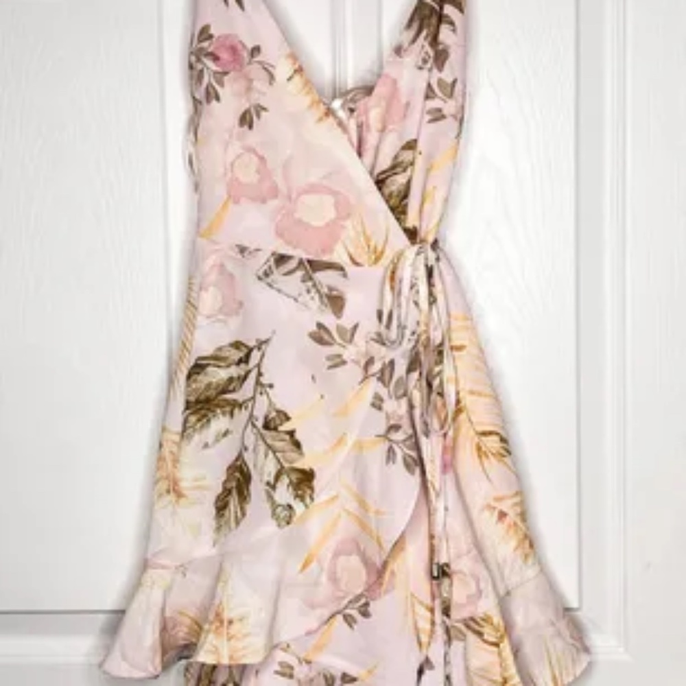 Selfie Leslie light pink floral wrap romper xs